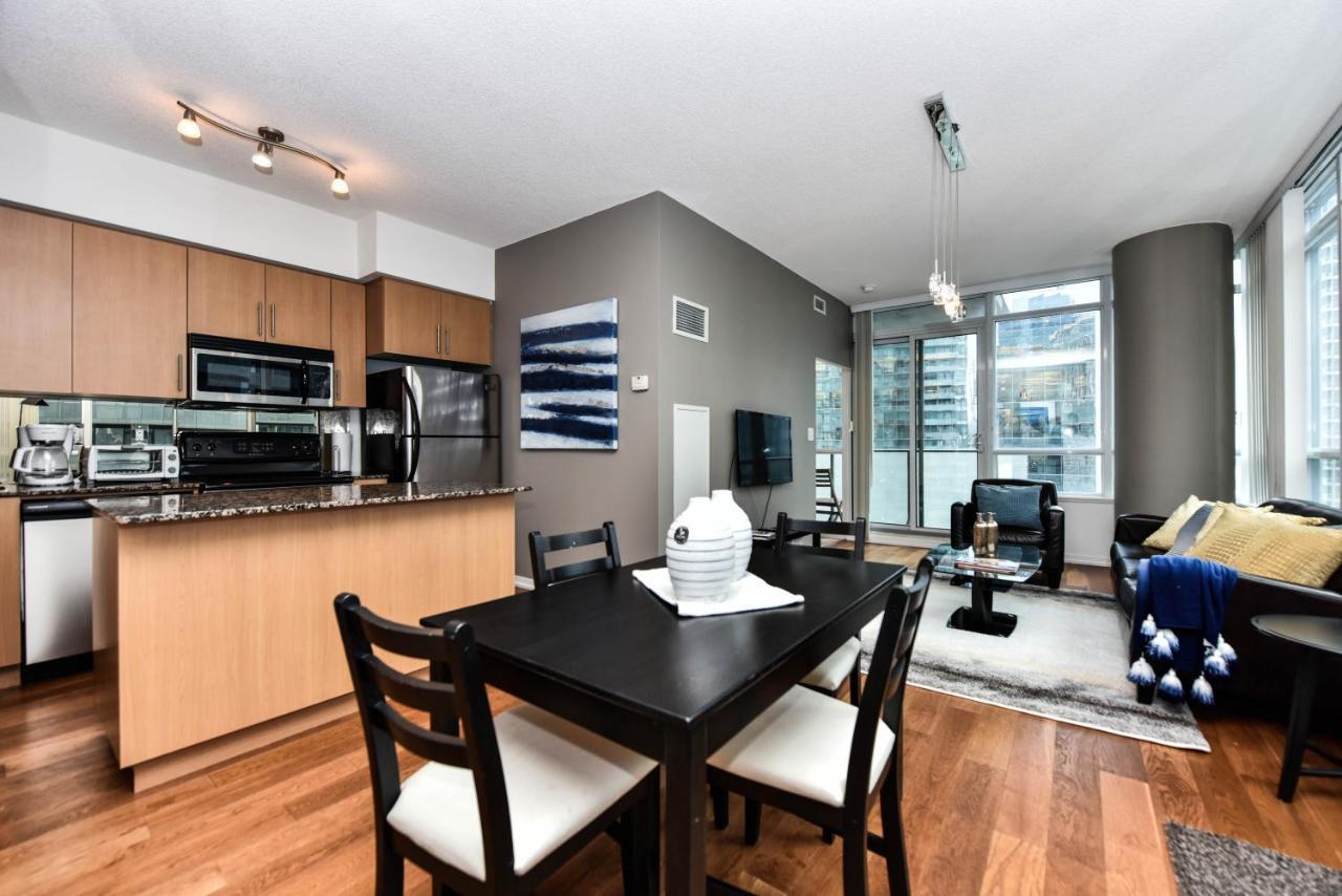 Sarkar Suites - Maple Leaf Square Торонто Экстерьер фото