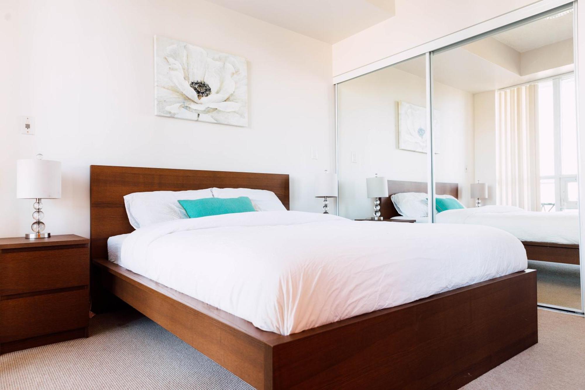 Sarkar Suites - Maple Leaf Square Торонто Экстерьер фото