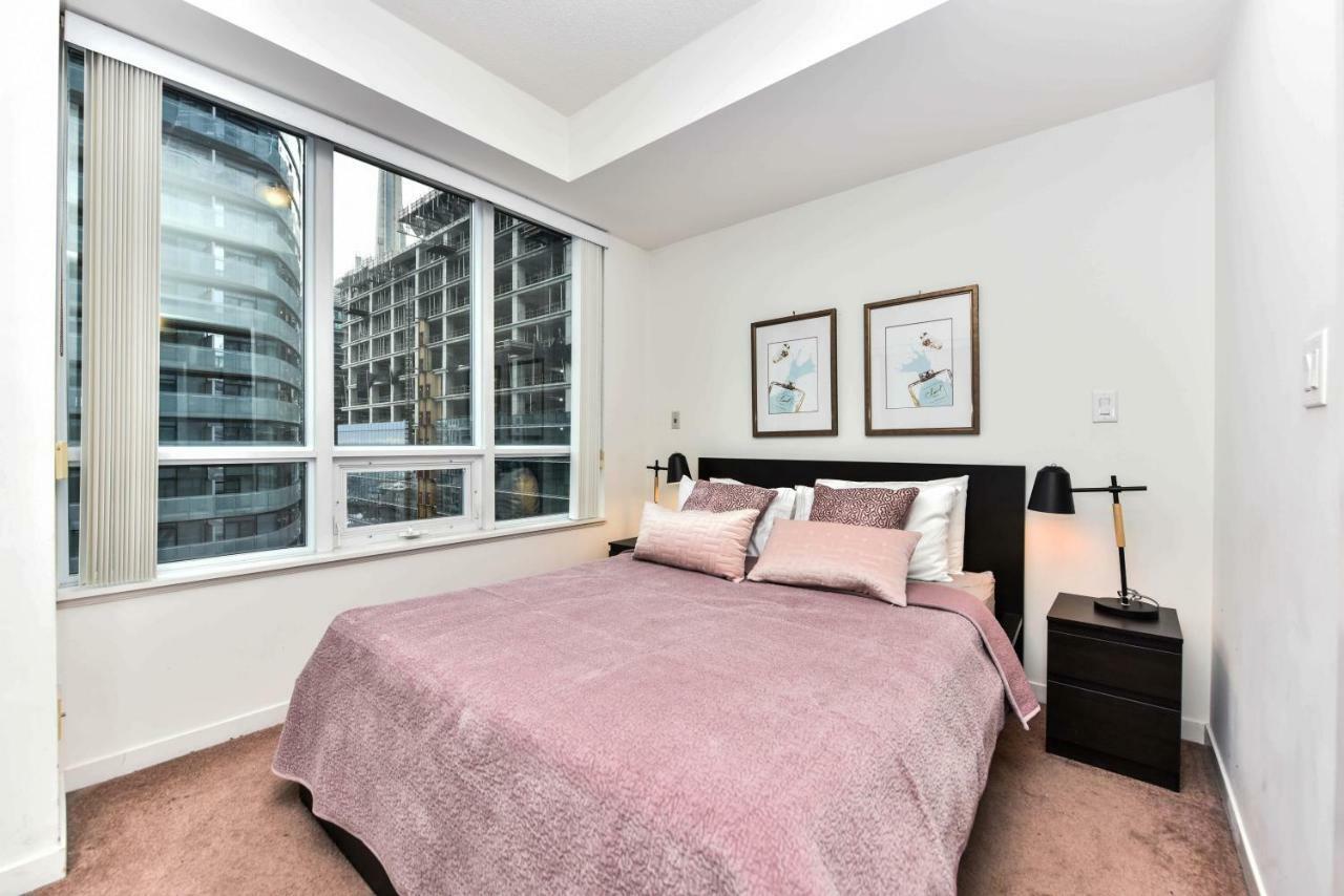 Sarkar Suites - Maple Leaf Square Торонто Экстерьер фото
