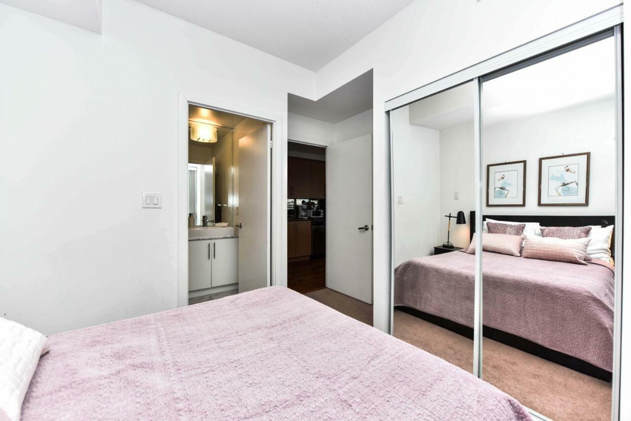 Sarkar Suites - Maple Leaf Square Торонто Экстерьер фото