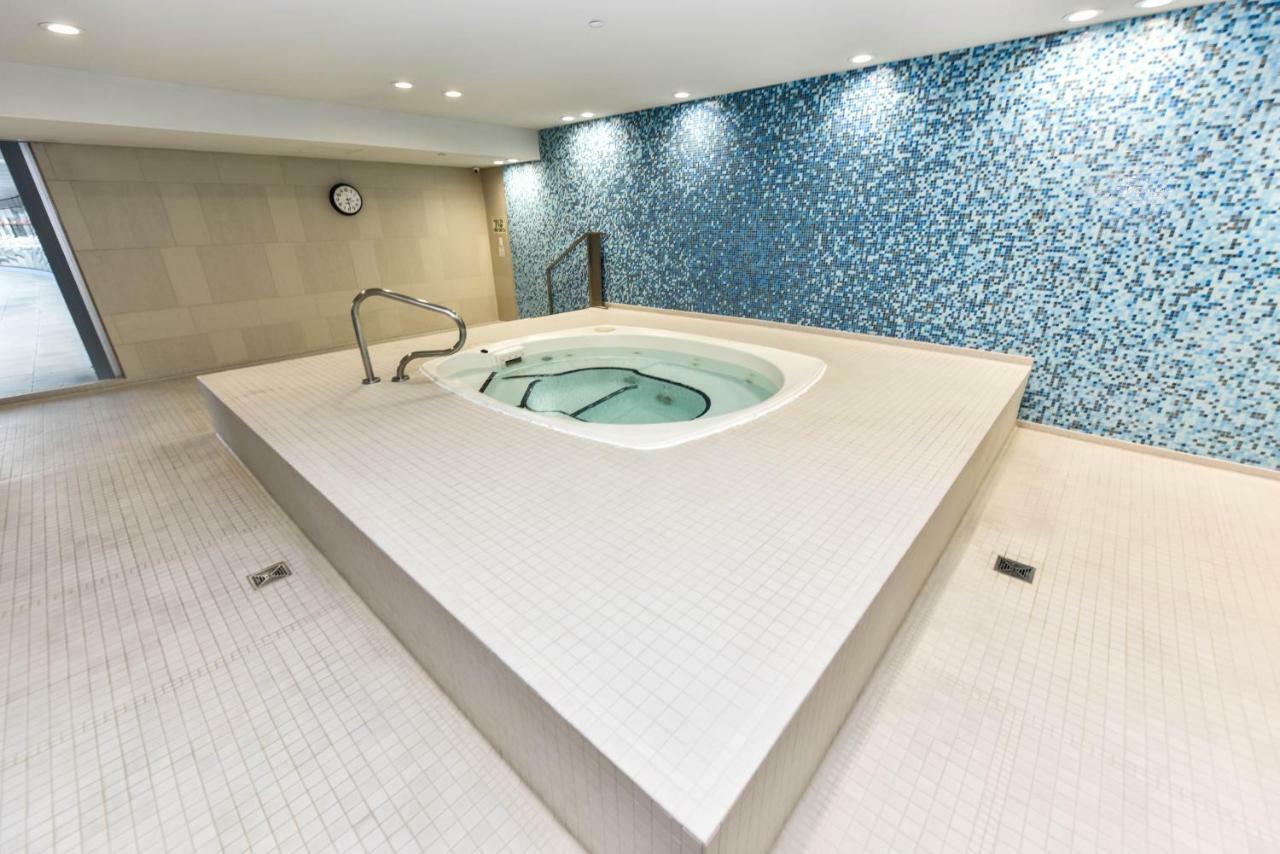 Sarkar Suites - Maple Leaf Square Торонто Экстерьер фото