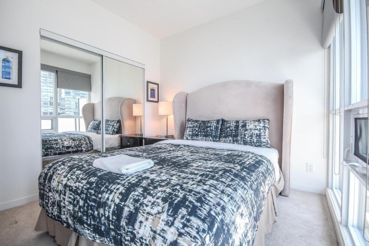Sarkar Suites - Maple Leaf Square Торонто Экстерьер фото