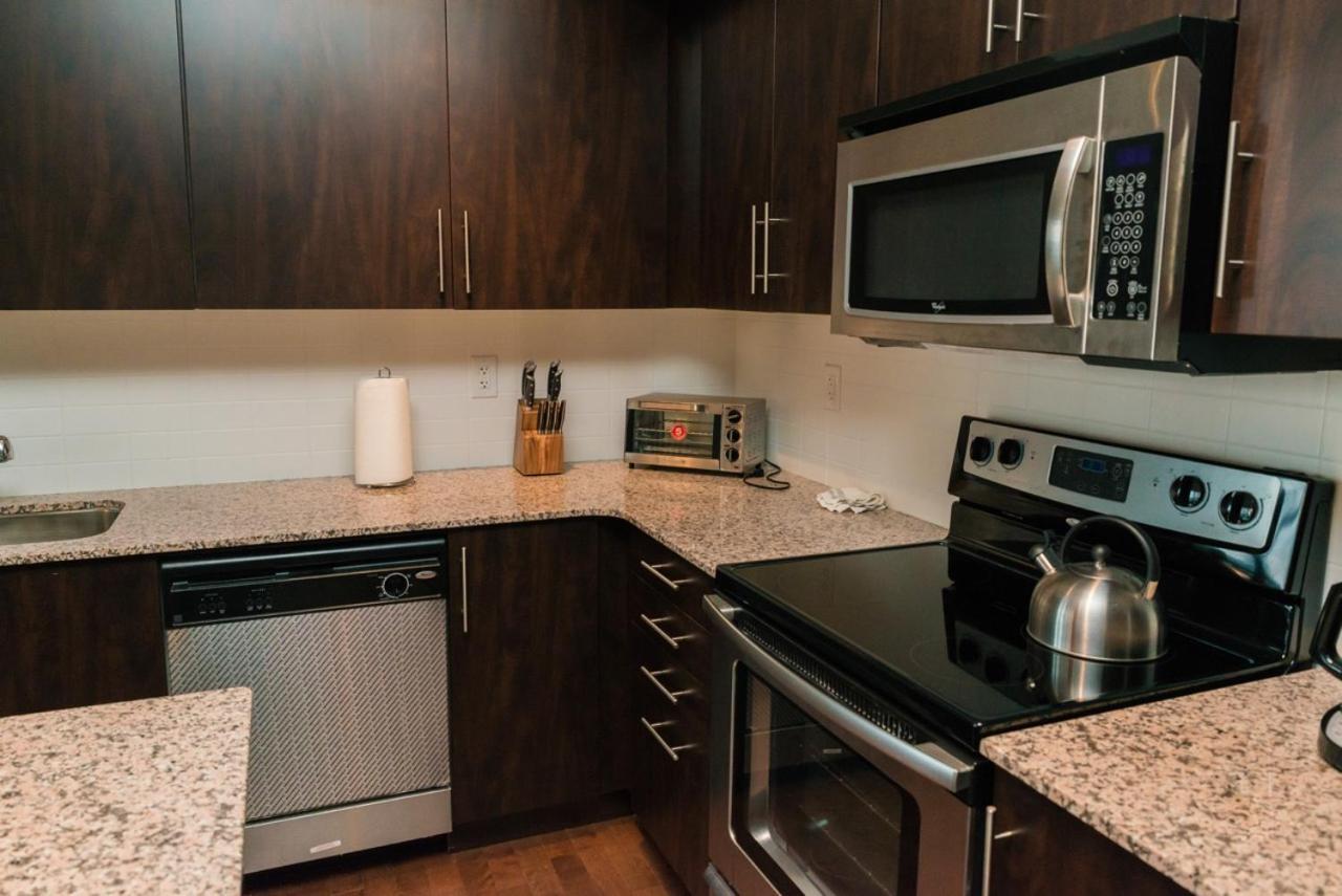 Sarkar Suites - Maple Leaf Square Торонто Экстерьер фото